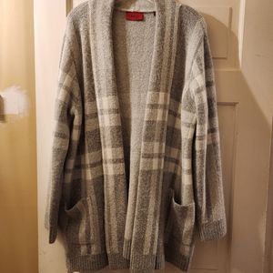 HIP LENGTH SWEATER BY RED 2 FRONT POCKETS EUC SIZE MED